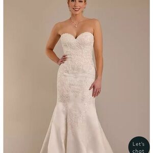 Chic Strapless Lace Gown